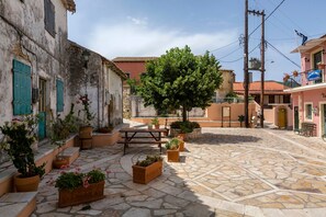 屋外ダイニングエリア