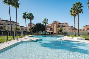 Pool - Apartment "Casa Baviera Golf" with Mountain View, Shared Pool & Wi-Fi (Caleta de Velez)