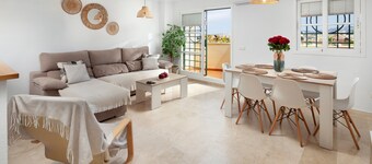 Apartamento "Casa Baviera Golf" con vistas a la montaña, piscina compartida y Wi-Fi