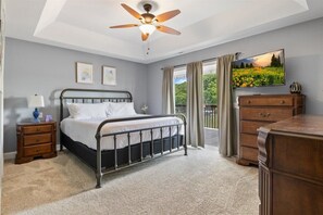 6 bedrooms, desk, iron/ironing board, cribs/infant beds