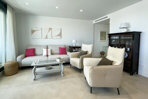 TV, streaming services - Apartment 'Sun Garden' with Sea View, Wi-Fi & A/C (Torrox)