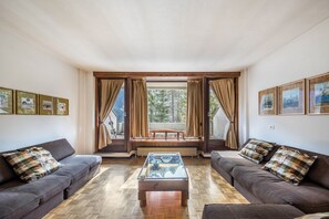 TV - Apartment 'Vista sulla Vallata' with Balcony & Wi-Fi (Mazzin)