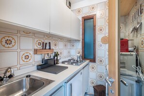 Fridge, oven, stovetop, coffee/tea maker - Apartment 'Vista sulla Vallata' with Balcony & Wi-Fi (Mazzin)