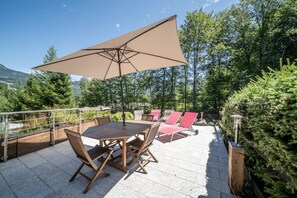 Outdoor dining - Apartment 'Au Rêve Savoyard 3' with Shared Terrace, Shared Garden, for 6 People (Morillon)