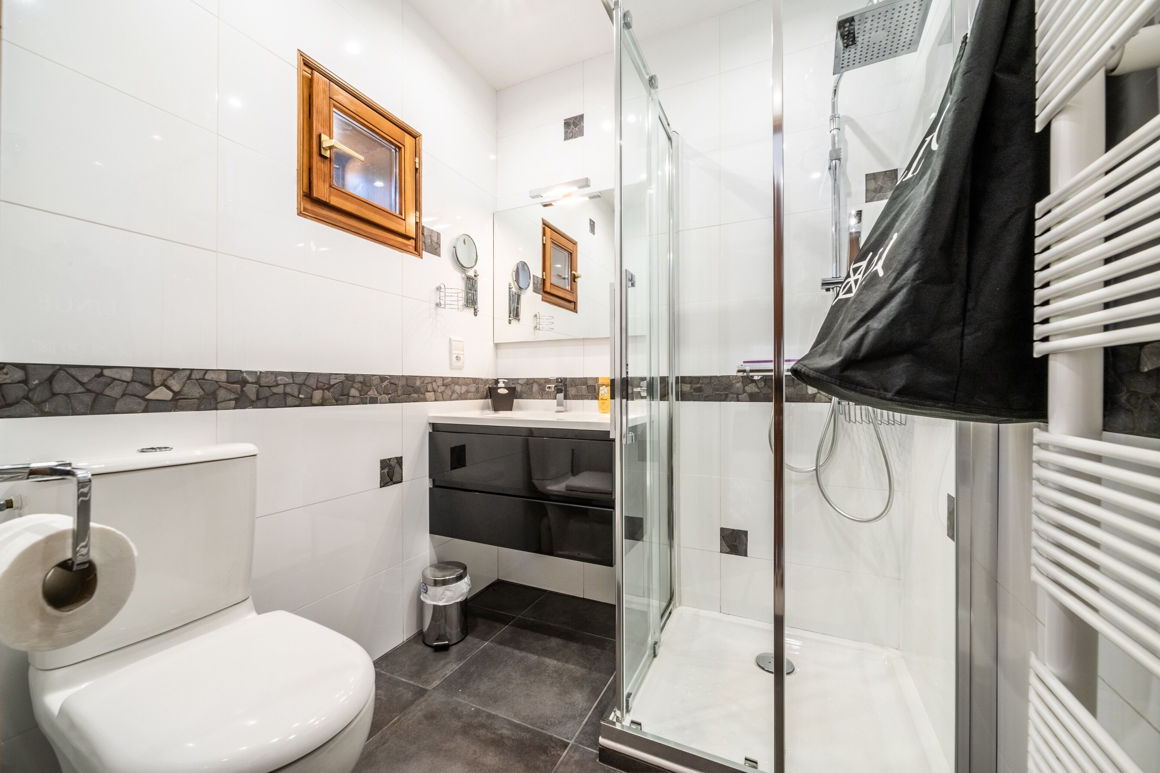 Een douche, handdoeken