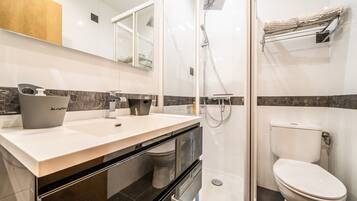 Shower, towels