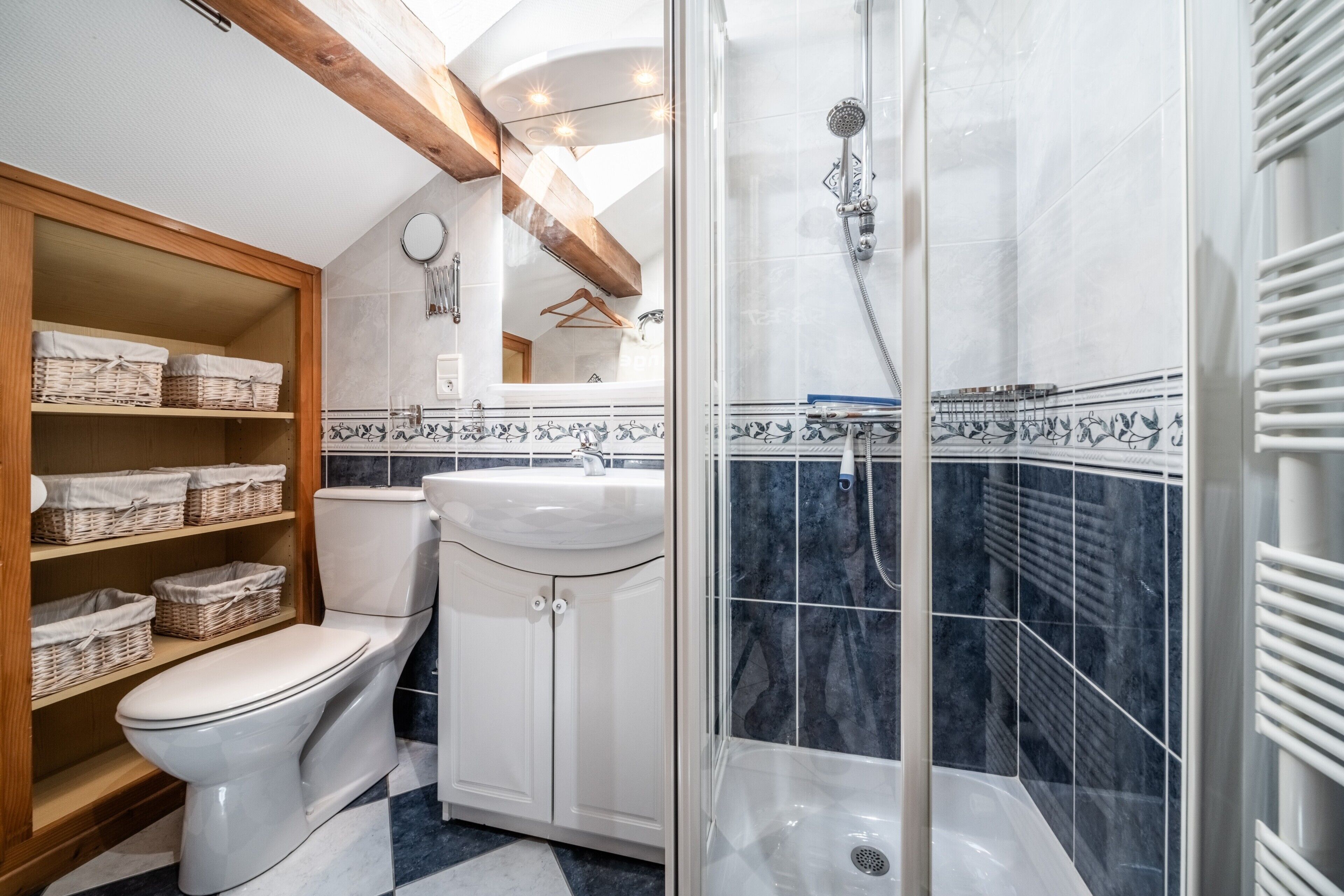 Een douche, handdoeken