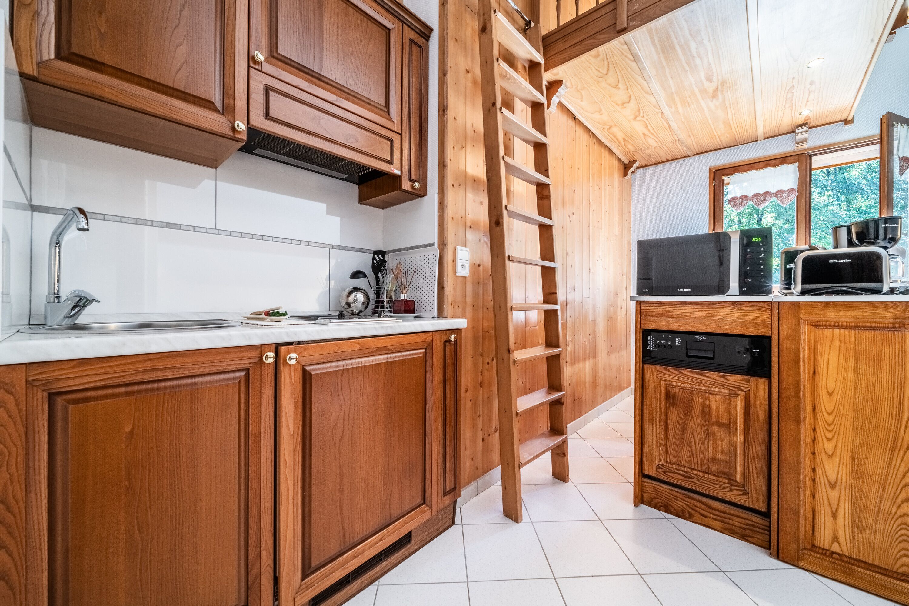 Refrigerador, microondas, parrilla de estufa y lavavajillas 