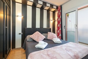 1 bedroom, free WiFi, bed sheets - Apartment 'Salines' with Shared Pool, Balcony and Air Conditioning (Estartit)