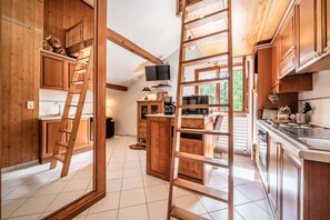 Fridge, microwave, oven, stovetop - Studio 'Au Rêve Savoyard 7' with Mountain View, for 4 People (Morillon)