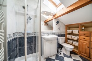 Douche, serviettes fournies