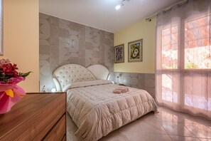 4 bedrooms, iron/ironing board, free WiFi, bed sheets