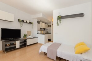 Iron/ironing board, free WiFi, bed sheets - Studio Apartment 'Estudio Ed Jupiter Benalmadena' with Sea View, Wi-Fi and Shared Pool (Benalmádena)