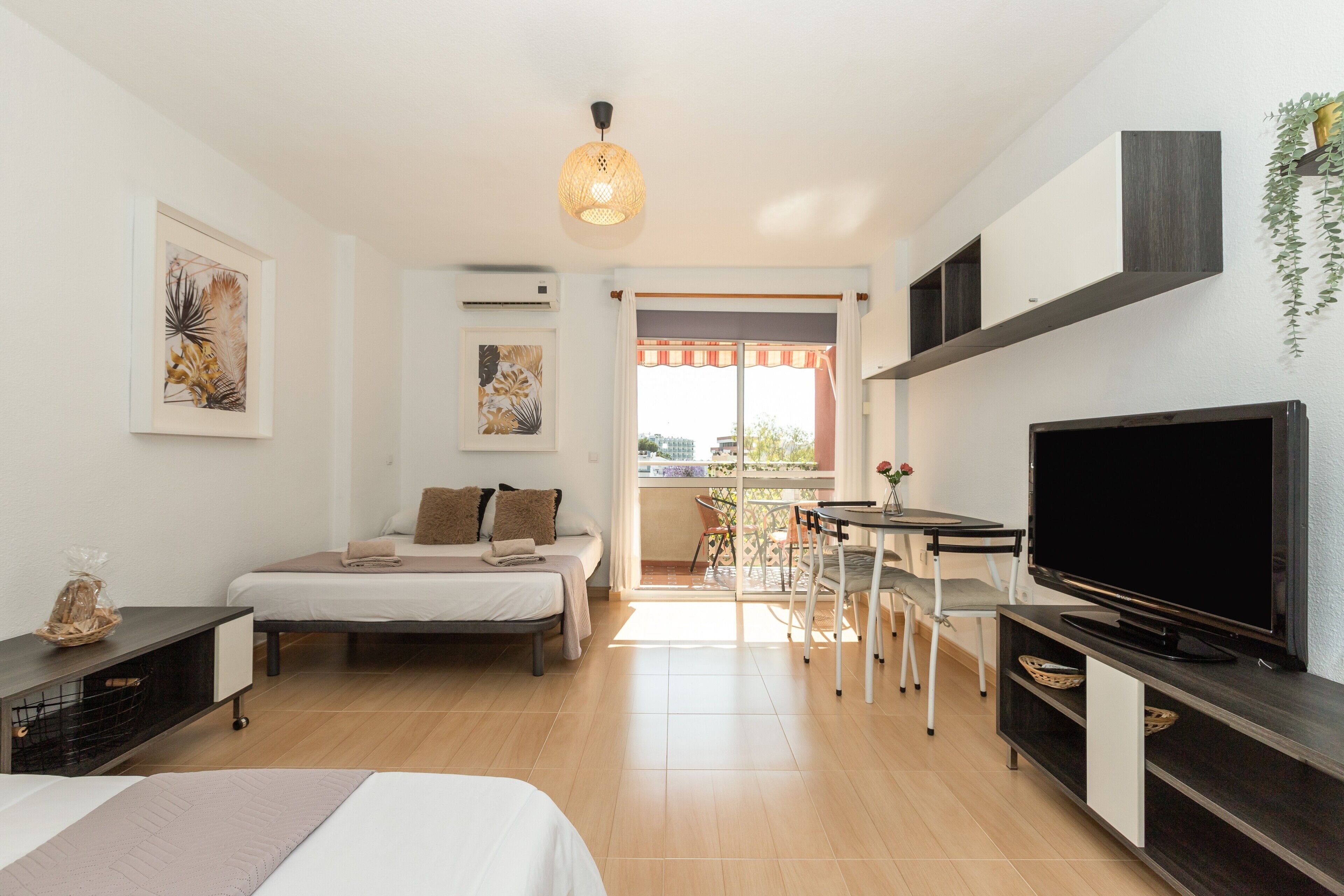 Iron/ironing board, free WiFi, bed sheets