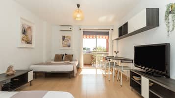 Iron/ironing board, free WiFi, bed sheets