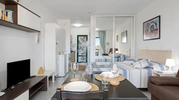 1 slaapkamer, een strijkplank/strijkijzer, gratis wifi, beddengoed