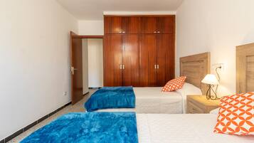 2 slaapkamers, een strijkplank/strijkijzer, gratis wifi, beddengoed