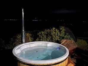 Cottage | Outdoor spa tub - Sibrwd Y Mor (Criccieth)