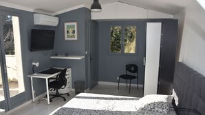 1 bedroom, iron/ironing board, WiFi, bed sheets - Lovely self-contained studio with terrace near Aix. Pets allowed (Aix-en-Provence)