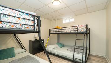5 bedrooms, free WiFi, bed sheets