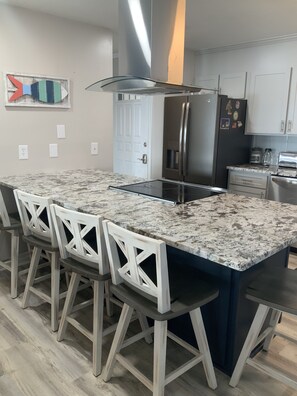 Paper towels - Lakefront,  Great, wide-water views. Near bridge
 (Moneta)