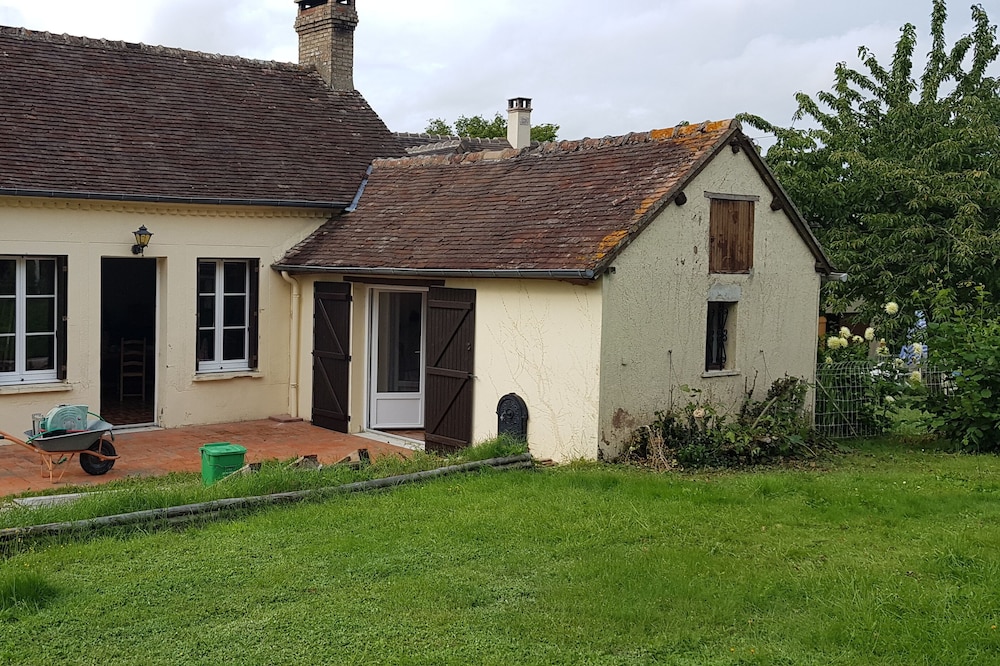 Cottage in the countryside on the edge of the forest