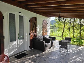 Outdoor dining - Casa da Quinta, Lagoa, São Miguel, Azores (Lagoa, São Miguel Açores)
