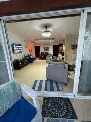 Smart TV - Beautiful condo with pool view and private patio. Premier location near beach (Punta Cana)