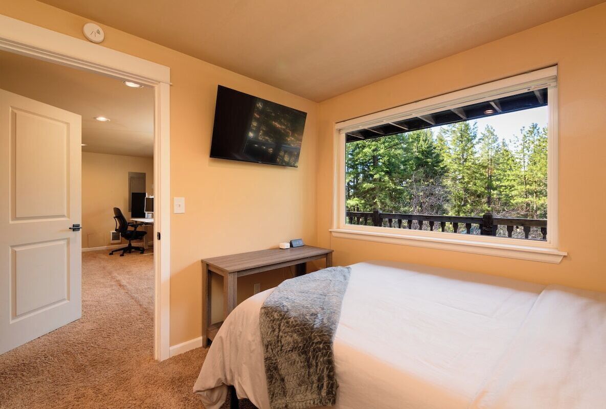 3 bedrooms, desk, free WiFi, bed sheets