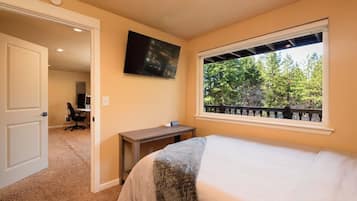 3 bedrooms, desk, free WiFi, bed sheets