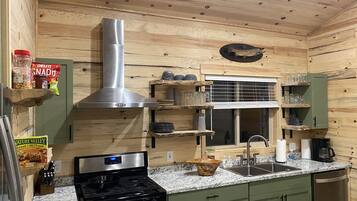 KĂŒhlschrank, Mikrowelle, GeschirrspĂŒler