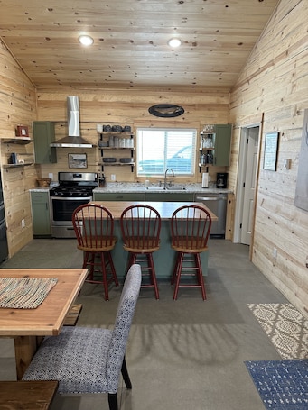 Fridge, microwave, dishwasher, coffee/tea maker. Rocky Gap Cabin North Platte Miracle Mile, Fremont Canyon, Grey Reef, Alcova WY