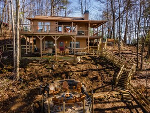 Terrace/patio - Fenced Yard-No Pet Fee-3 Dogs-Hot Tub-Mountain View-Hikes out the door-Game Room (Blue Ridge)
