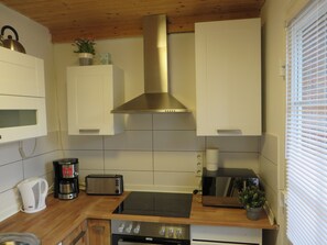 Réfrigérateur, four à micro-ondes, un four, lave-vaisselle