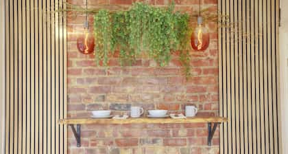 Detached 2 story property in the town centre