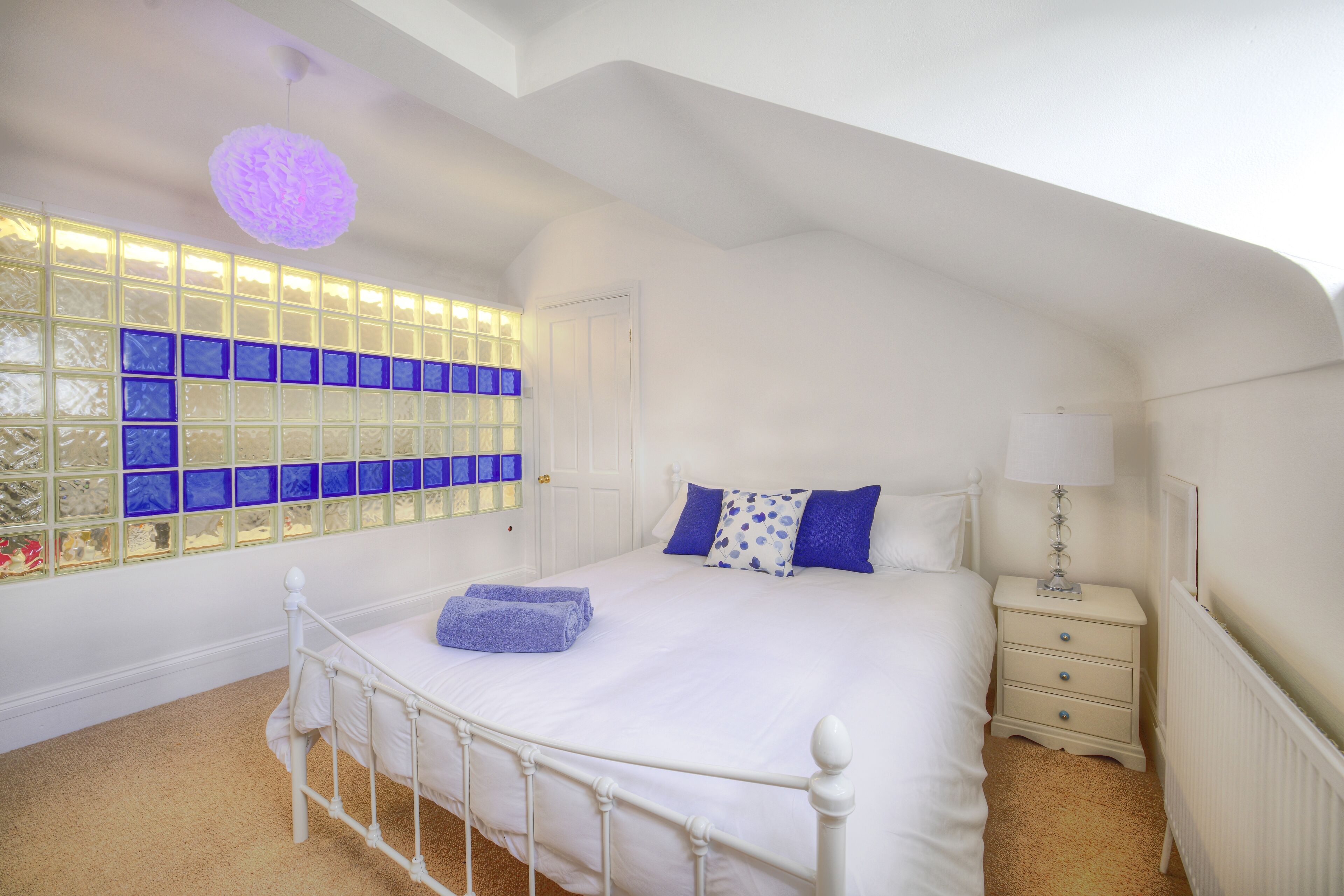 4 bedrooms, desk, travel cot, WiFi