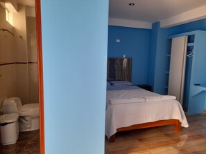 ห้องคอมฟอร์ทดับเบิลหรือทวิน, เตียงคิงไซส์ 1 เตียง, ใช้สระว่ายน้ำได้, วิวสระว่ายน้ำ | ห้องน้ำ | ฝักบัว, พื้นห้องน้ำอุ่น, ผ้าเช็ดตัว, สบู่