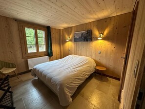 7 Schlafzimmer, Reisekinderbett, Bettwäsche