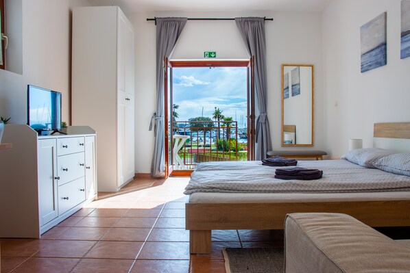 1 bedroom, free WiFi, bed sheets