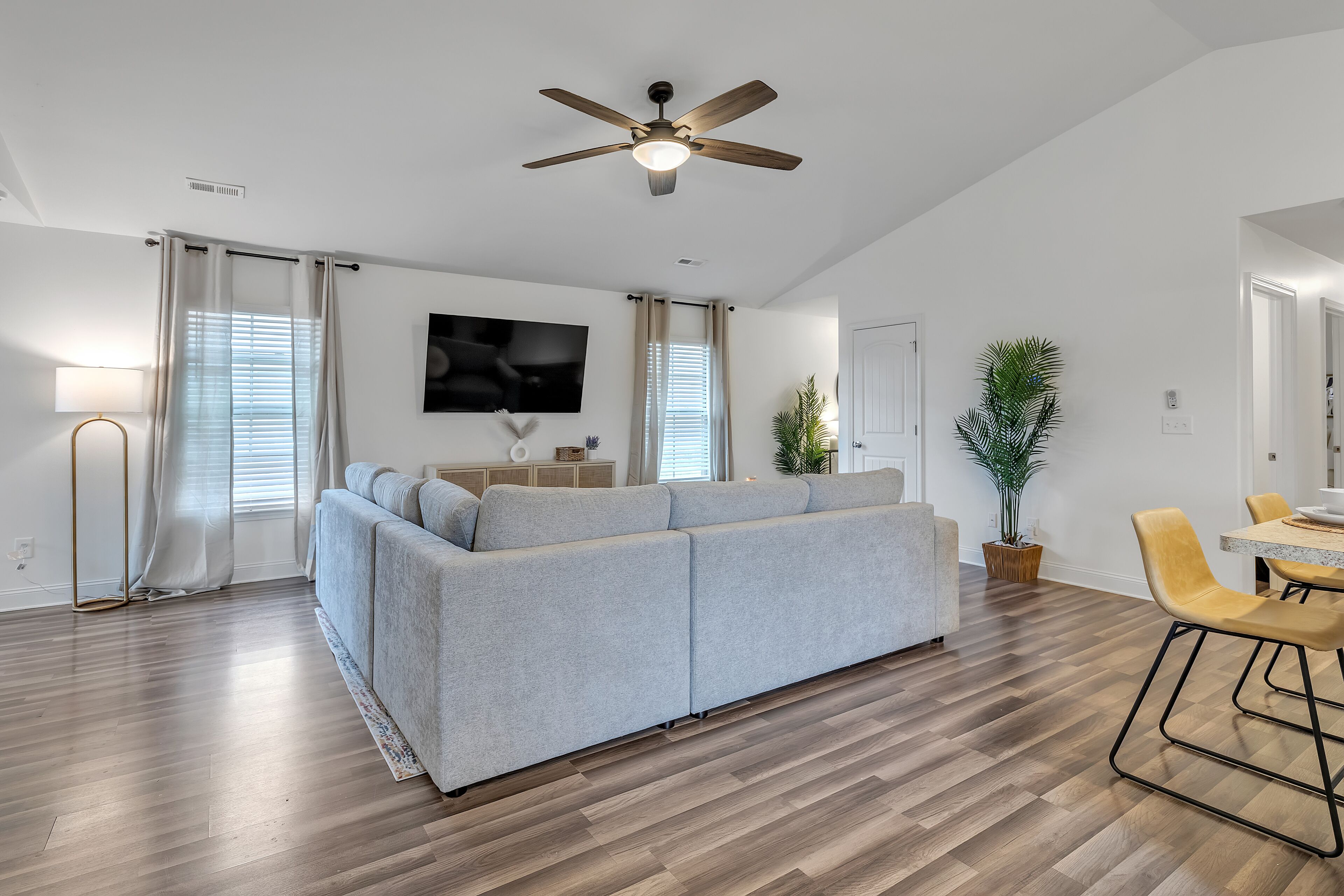 Relaxing Retreat nestled away yet close to everything