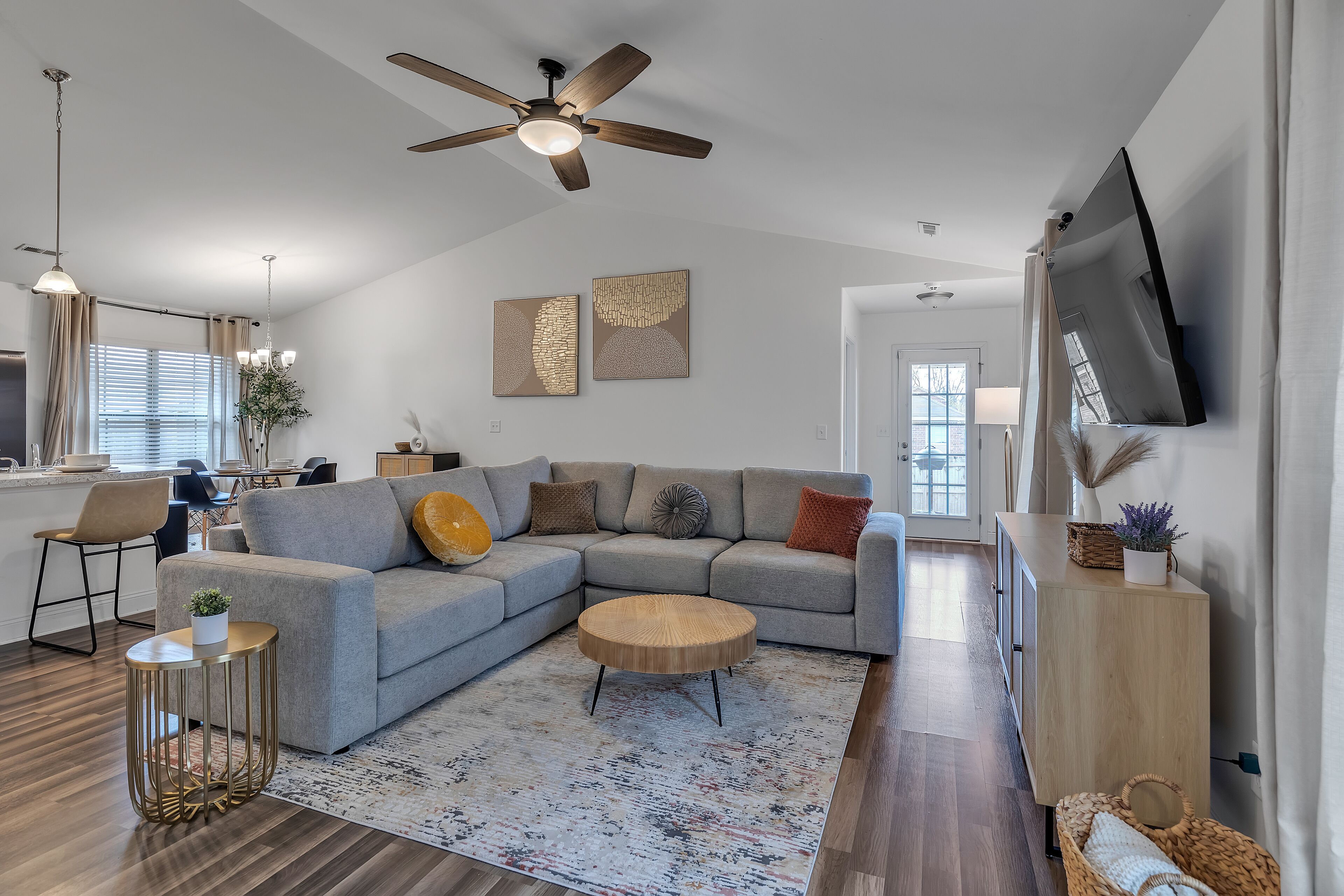 Relaxing Retreat nestled away yet close to everything