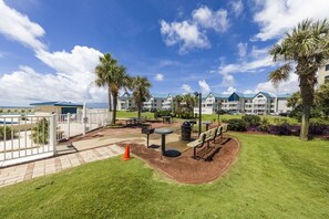 Outdoor dining - Plantation Dunes 5315 (Gulf Shores)