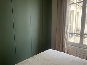 2 bedrooms, WiFi - Spacious apartment at Les Invalides, 300 m from the Eiffel Tower (Paris)