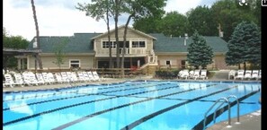 Piscine intérieure, piscine extérieure
