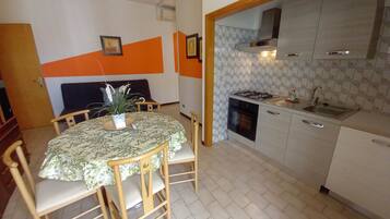 Kühlschrank, Ofen, Herdplatte, Geschirrspüler