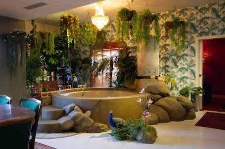 Presidential Suite | In-room safe, soundproofing, iron/ironing board, free WiFi