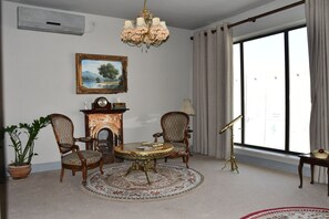 Banksy Scenic Suite | 客房内保险箱、隔音、熨斗/熨板、免费 WiFi