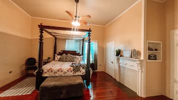 3 bedrooms, desk, iron/ironing board, free WiFi