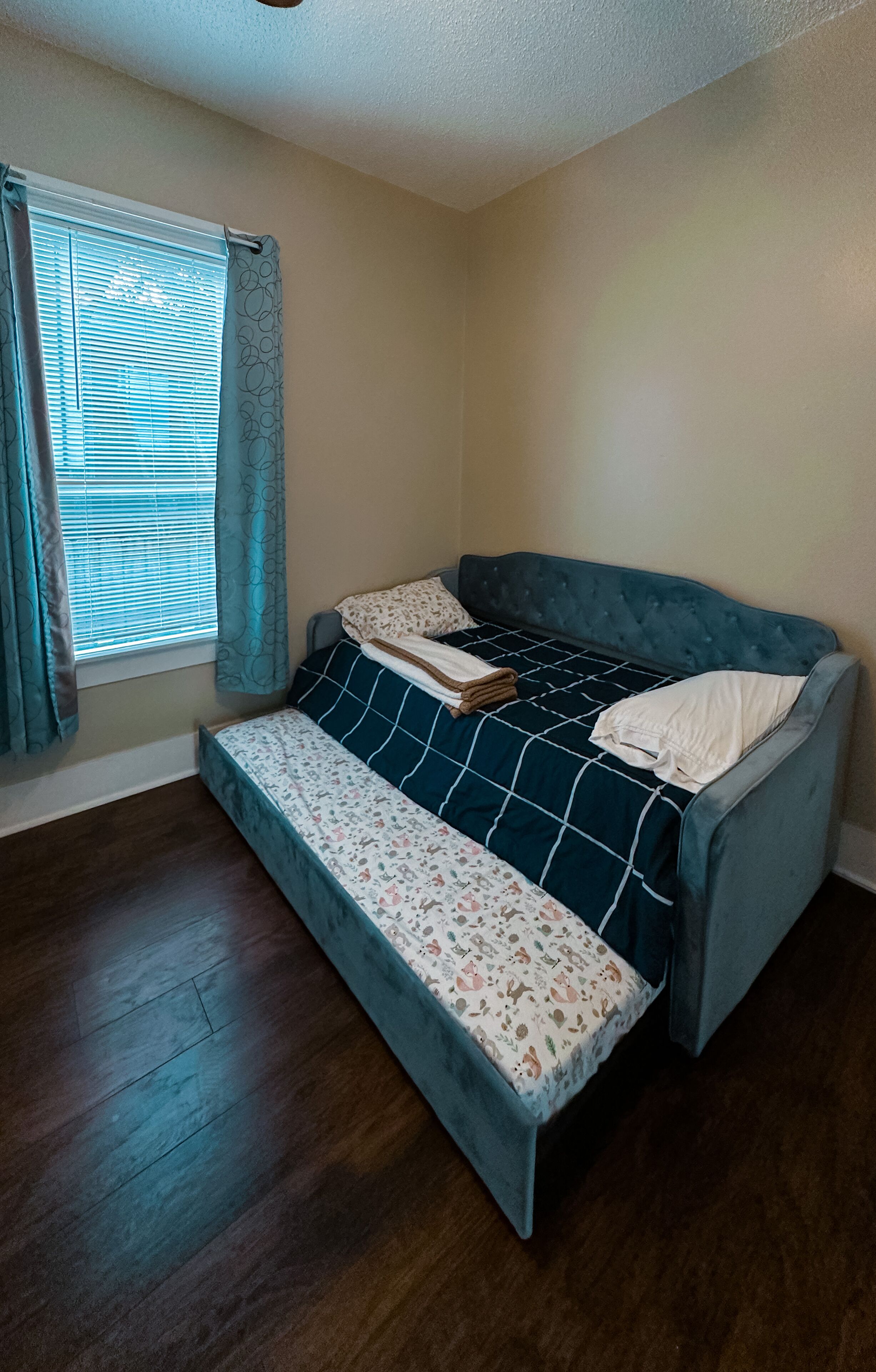 5 minute walk to the beach! Remodeled cottage getaway.