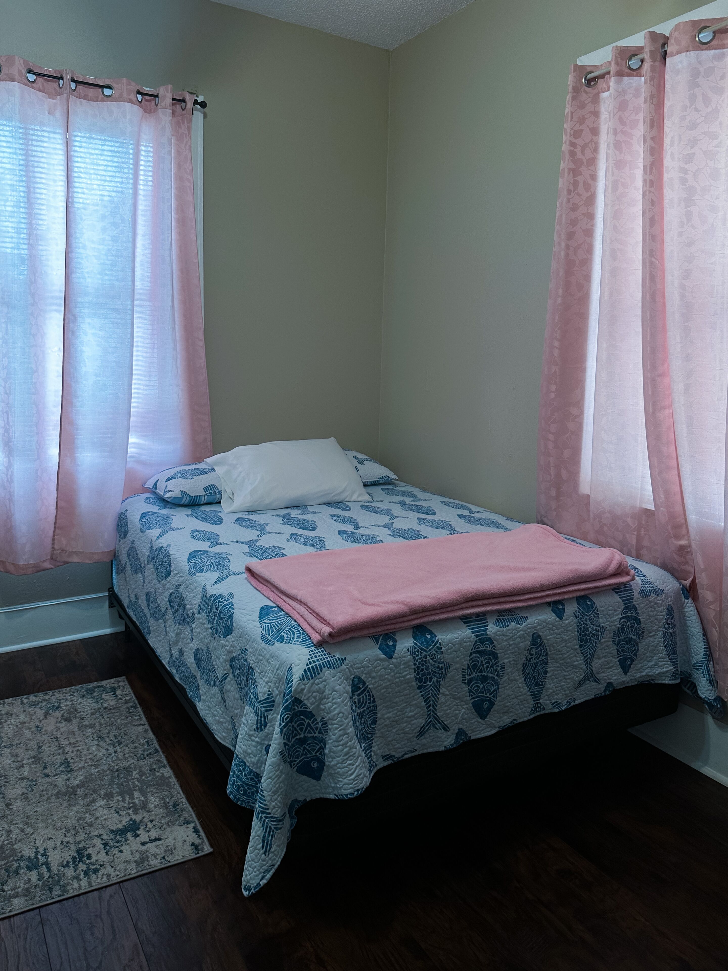 5 minute walk to the beach! Remodeled cottage getaway.